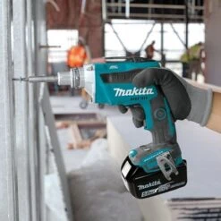 Atornillador MAKITA DFS250RTJ - 2500rpm -Maquituls Tienda atornillador makita dfs250rtj 2500rpm 3