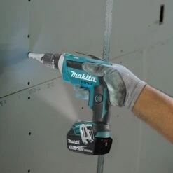 Atornillador MAKITA DFS250RTJ - 2500rpm -Maquituls Tienda atornillador makita dfs250rtj 2500rpm 4