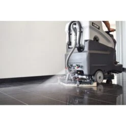 Fregadora LAVOR COMFORT XXS 66 IDS (baterías Y Cargador Incluidos) -Maquituls Tienda fregadora lavor comfort xxs 66 ids baterias y cargador incluidos 1